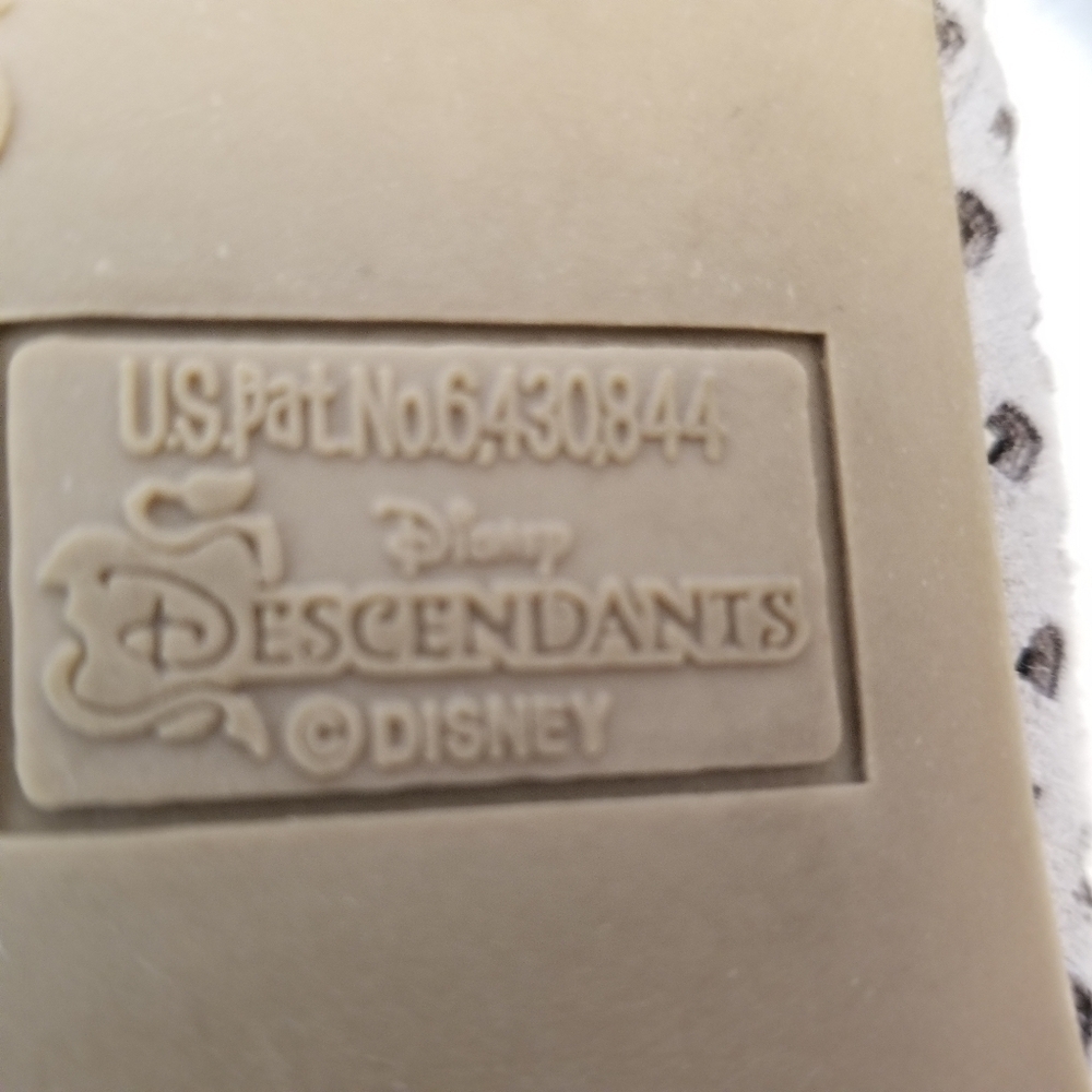 Disney Descendants Jeweled Slip Ons Size 5 Pat No 6430844 - Picture 2 of 7